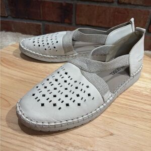 JOSEF SEIBEL SOFIE 44 FLATS CASUAL OFF WHITE LEATHER ESPADRILLE SANDAL SIZE 9